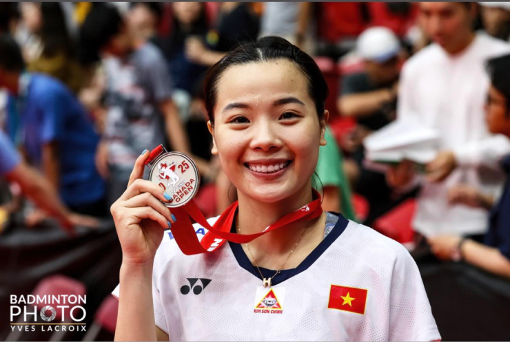 Thùy Linh xúc động vì nhận được tình cảm chân thành của người hâm mộ