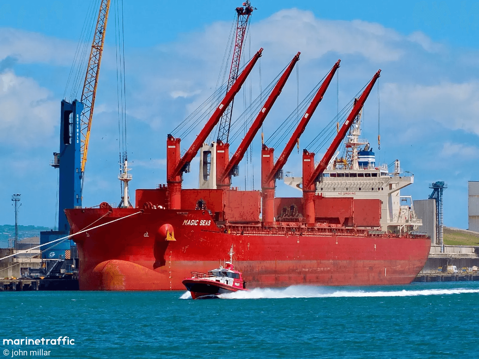 Tàu hàng Magic Seas thuộc sở hữu của Hy Lạp đã bị lực lượng Houthi đánh chìm vào ngày 7/7. Ảnh: Marine Traffic.