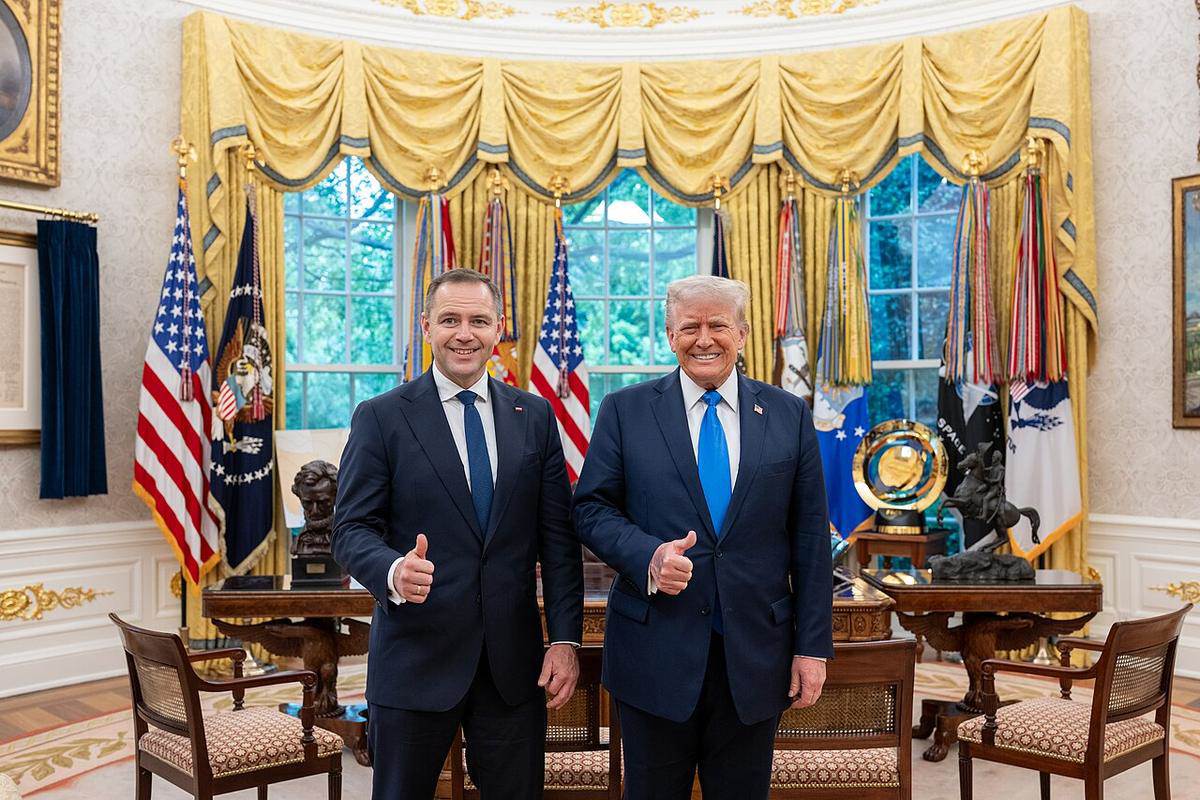 Ông Karol Nawrocki gặp Tổng thống Mỹ Donald Trump ở Nhà Trắng vào ngày 1/5/2025. Ảnh: Nhà Trắng/Euromaidan Press.