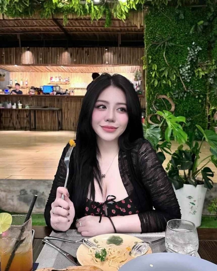 Susie sở hữu nhan sắc ưa nhìn.