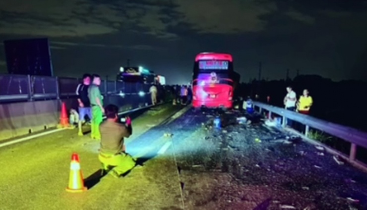 Công an Lâm Đồng đang khám nghiệm hiện trường.