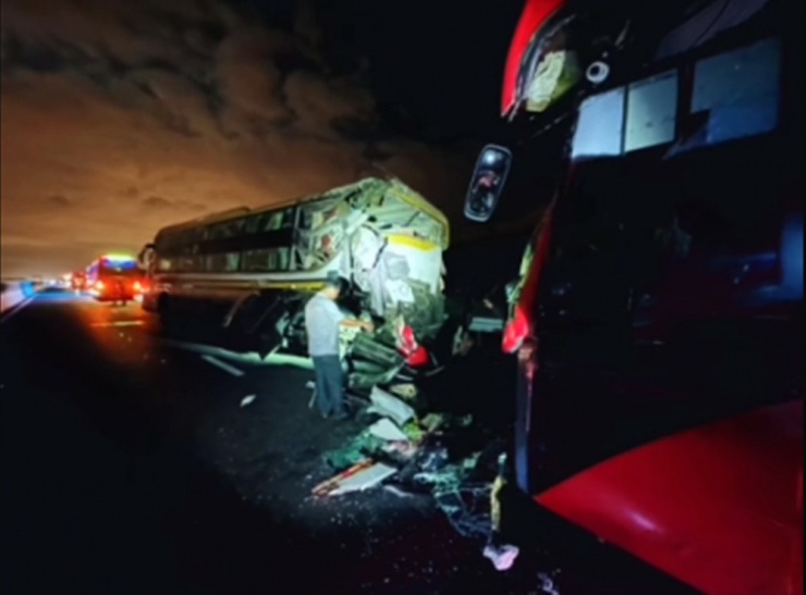 Hiện trường vụ tai nạn đặc biệt nghiêm trọng trên cao tốc Vĩnh Hảo-Phan Thiết.