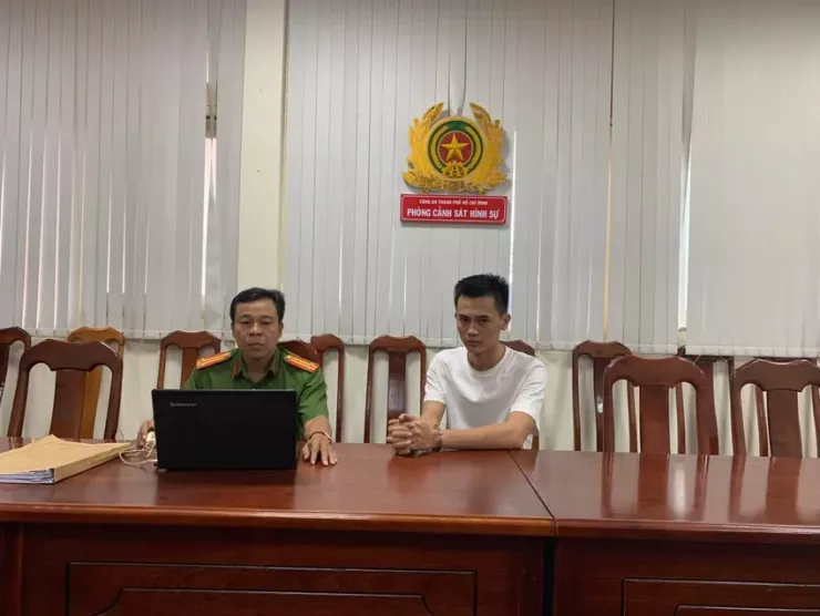 Bị can Phan Công Khanh tại cơ quan công an. Ảnh: CA