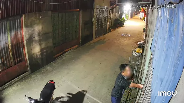 Người này chửi bới chủ nhà, đe dọa giết. Ảnh cắt từ clip