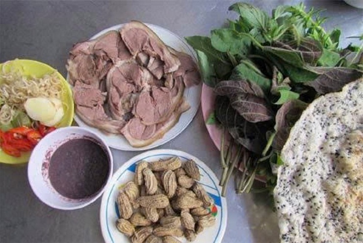Loại lá xưa mọc ở bờ bụi nay thành đặc sản, chế biến thành nhiều món ngon - 9