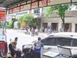 CLIP: Tài xế đột quỵ khi lái xe ô tô trên đường đông người