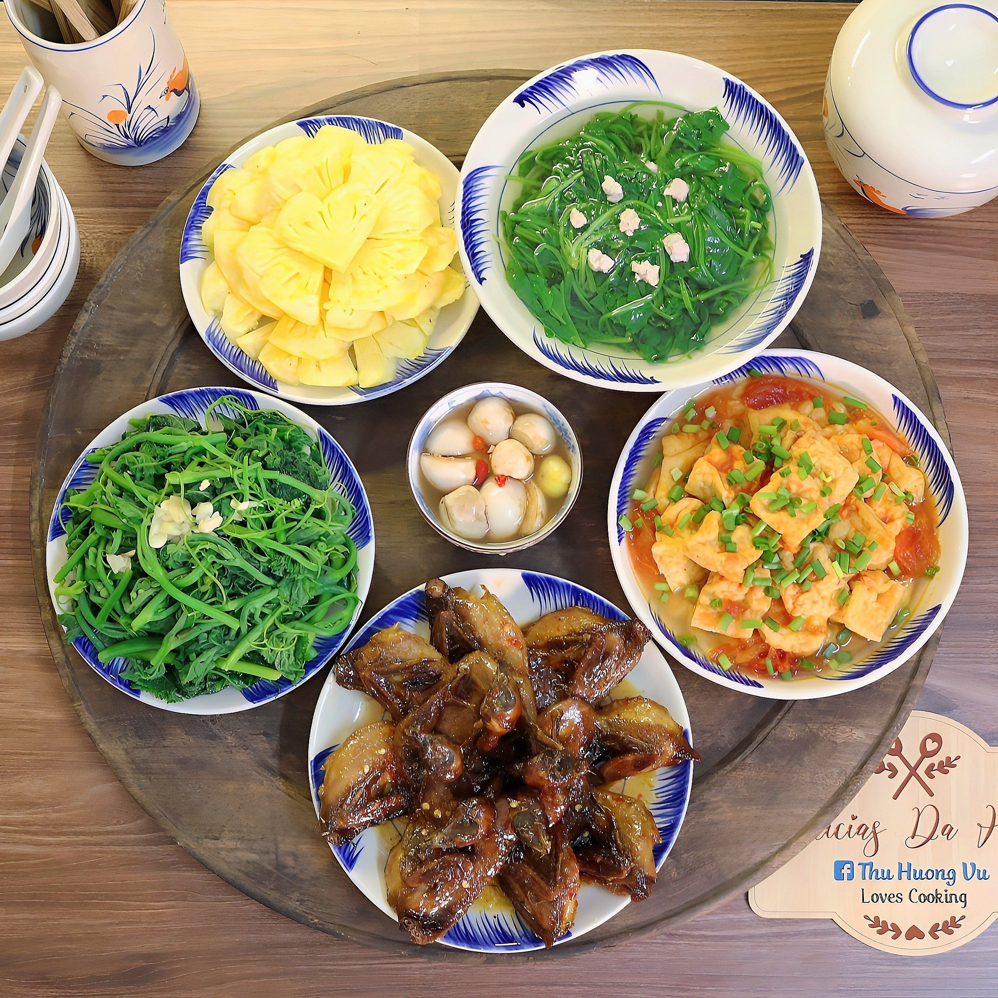 Chim cút nướng ngũ vị - Đậu phụ sốt cà chua - Rau bí xào tỏi - Canh rau cải gieo nấu thịt băm