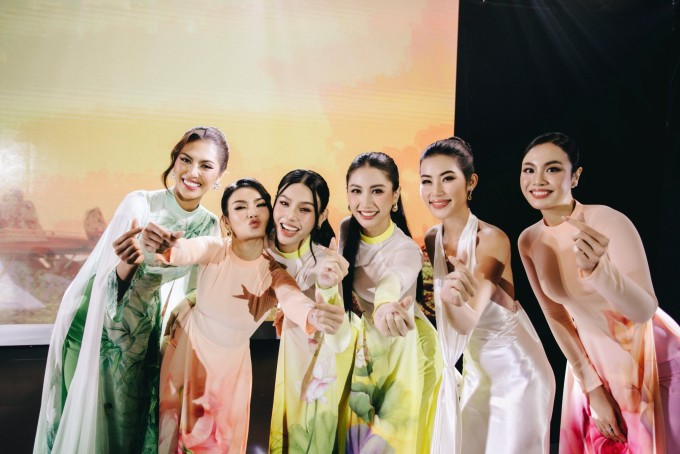 Hoa hậu Phương Linh (thứ ba từ phải sang) cùng dàn người đẹp dự Liên hoan phim châu Á Đà Nẵng 2025 (DANAFF), ngày 29/6. Ảnh: Nhân vật cung cấp