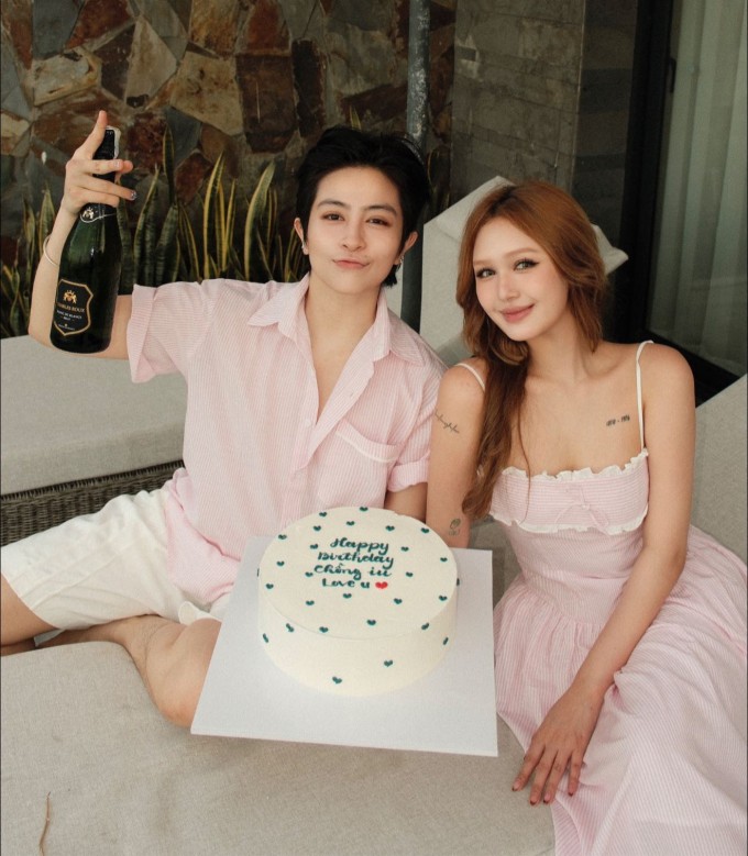 Xoài Non và Gil Lê công khai yêu nhau hồi đầu năm. Khi tham dự chương trình 'Chị đẹp đạp gió', Gil Lê cũng giới thiệu Xoài Non là người yêu với các chị đẹp khác.