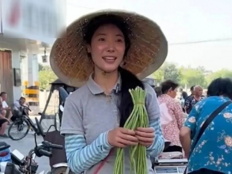 Người phụ nữ bán đậu phụ bỗng ‘nổi như cồn’, phía sau là chuyện cảm động