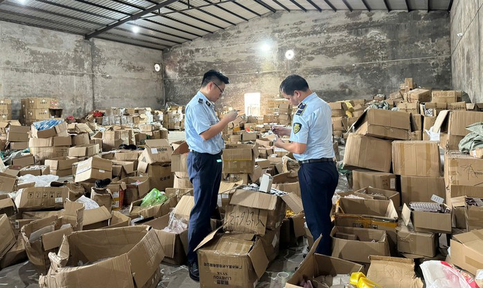 Phát hiện kho hàng chứa 47 ngàn sản phẩm vi phạm tại Quảng Ninh