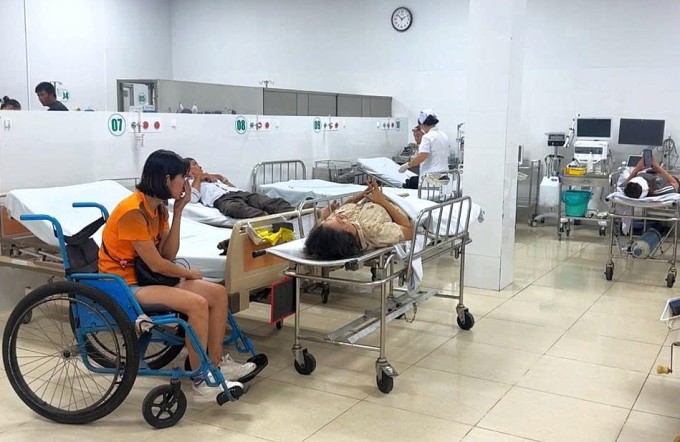 Các nạn nhân đang được điều trị tại Bệnh viện Đa khoa Bình Thuận sáng 9/7. Ảnh: Nguyễn Tư