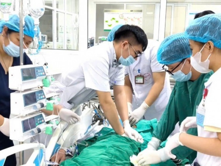 Nguy kịch sau khi ăn tiết canh, lòng lợn ở quán quen