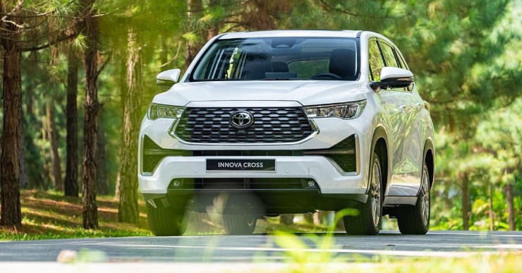 Toyota Innova Cross bị sụt giảm mạnh về doanh số giữa tháng 5 và tháng 4.