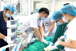 Nguy kịch sau khi ăn tiết canh, lòng lợn ở quán quen