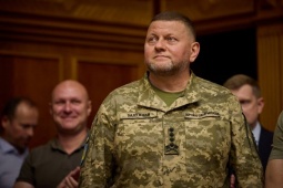 Ba quan chức được tin tưởng nhất ở Kiev, ông Zelensky chỉ xếp thứ 2