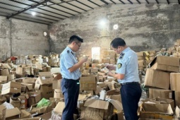 Phát hiện kho hàng vi phạm  " khủng " , vận hành bằng phần mềm Trung Quốc