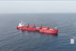 Lực lượng Houthi công bố video cài thuốc nổ, đánh chìm hoàn toàn tàu chở hàng Hy Lạp