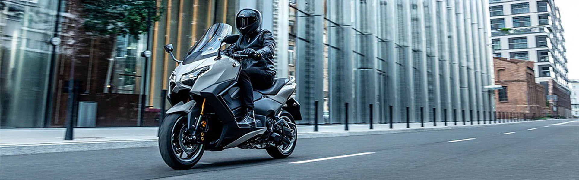 TMAX560 2025 trang bị động cơ 2 xi-lanh thẳng hàng, dung tích 562cc