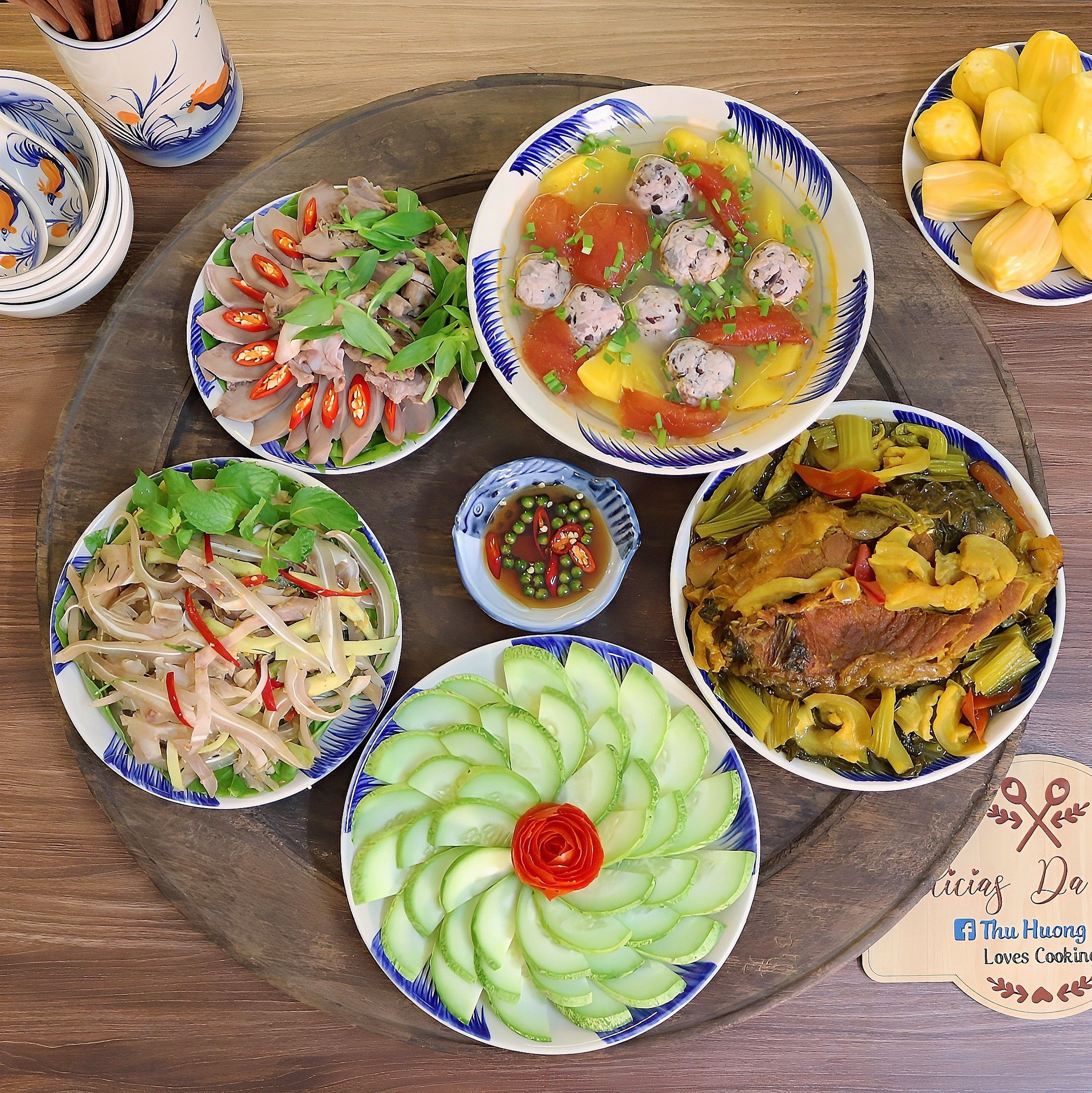 Cá trắm kho dưa - Chạo tai heo xoài xanh bóp thấu - Lưỡi heo luộc - Canh chua mọc nấu dứa - Dưa chuột mèo