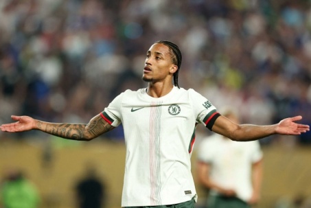 Joao Pedro ra mắt Chelsea như mơ: "Đắt xắt ra miếng", cần dè chừng bài học Lukaku