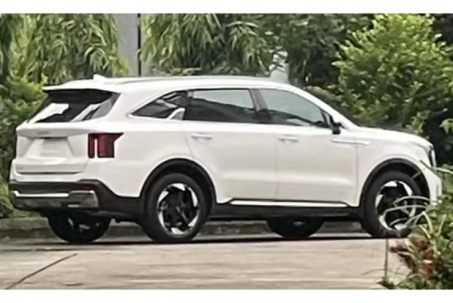 Kia Sorento phiên bản nâng cấp có mặt tại Việt Nam, ngày ra mắt cận kề