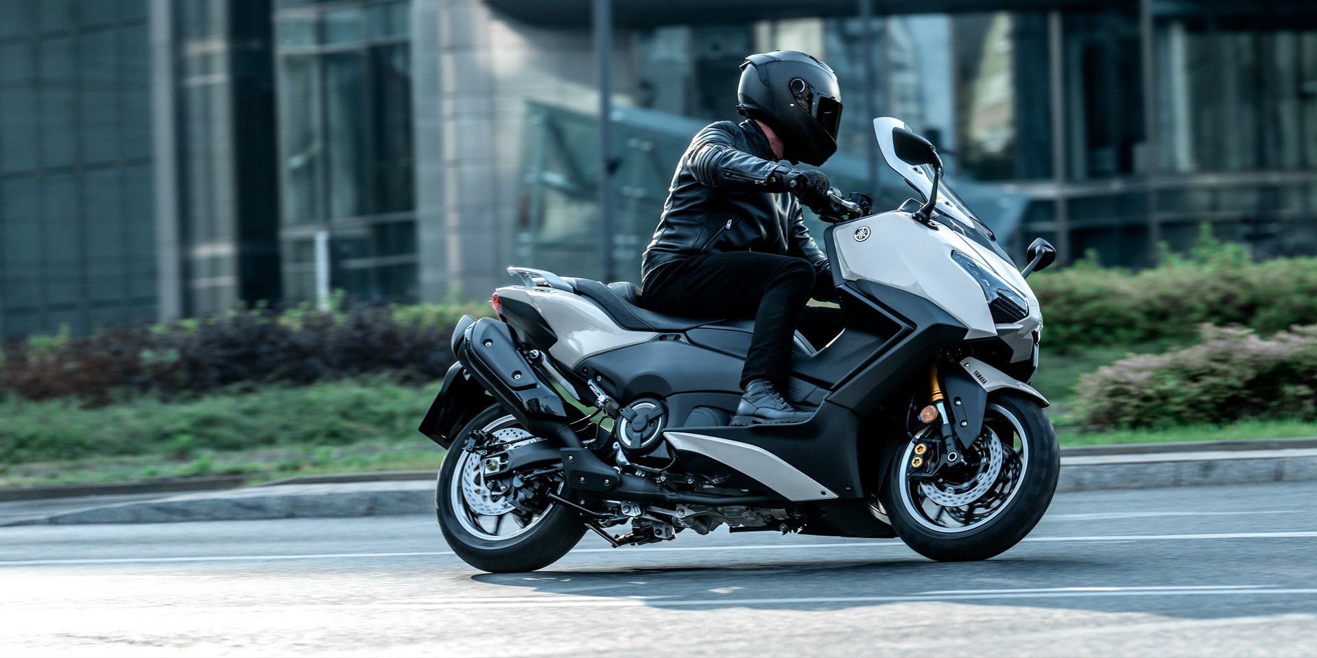 TMAX560 mới nổi bật với thiết kế ấn tượng&nbsp;và động cơ mạnh mẽ
