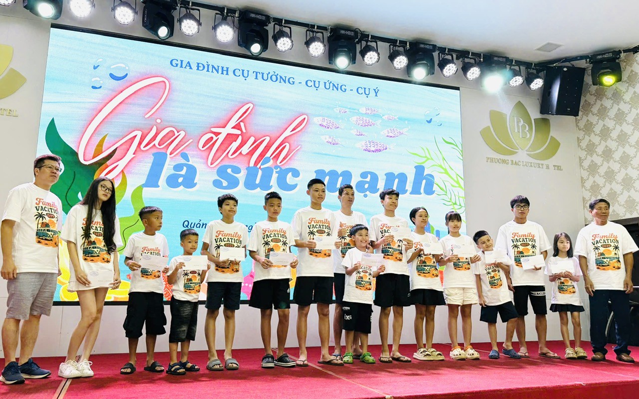 Đại gia đình tổ chức bữa tiệc ấm cúng và trao quà động viên cho các cháu có thành tích học tập tốt. Truyền thống hiếu học đã được cụ Tưởng duy trì từ lúc sinh thời, đến nay con cháu đã duy trì hơn 6 thập kỉ và quỹ khuyến học trong Đại gia đình do ông Tâm đứng đầu.