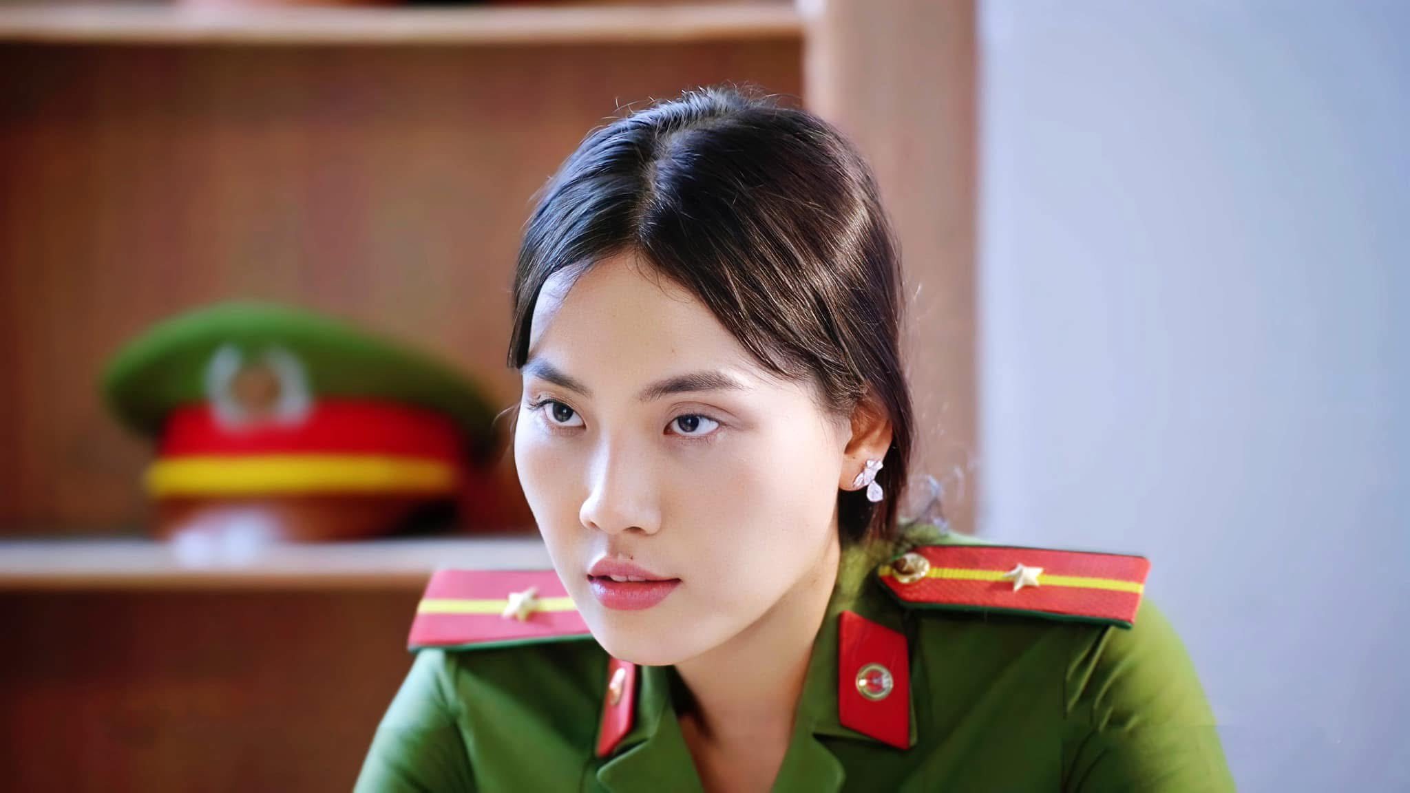 An Hiền đóng vai cảnh sát Lam trong series phim hình sự Lệnh Truy Nã