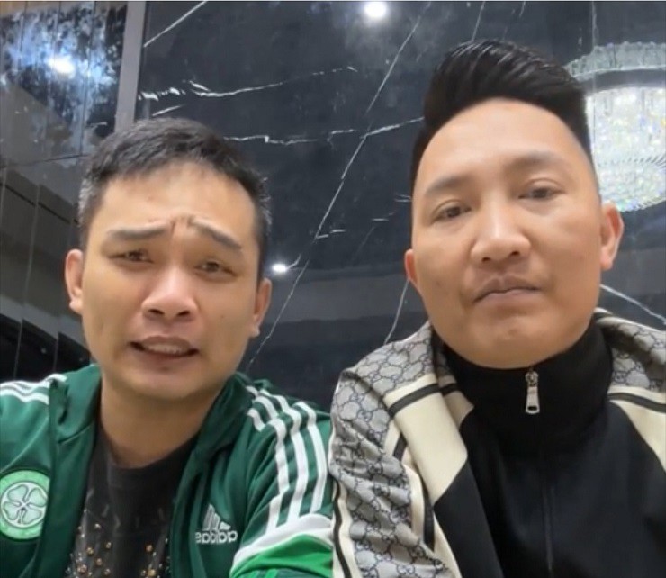 Tiến "bịp" từng nhiều lần lên livestream cùng Huấn Hoa Hồng.