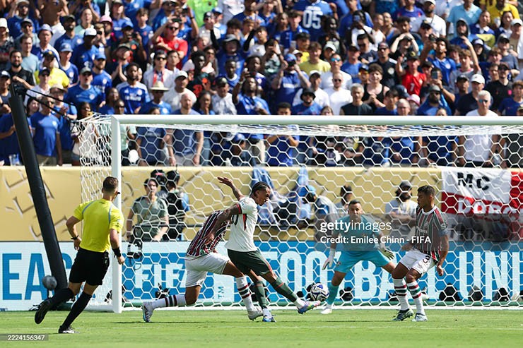 Joao Pedro ghi bàn thắng đẹp vào lưới đội bóng cũ