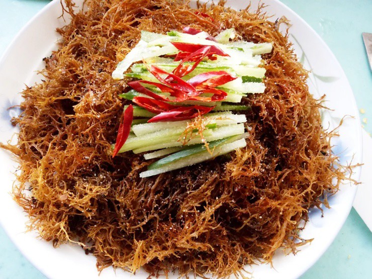 Thấy thân cây “mọc râu”, bứt xuống đem bán thu hơn 700.000đ/kg - 5