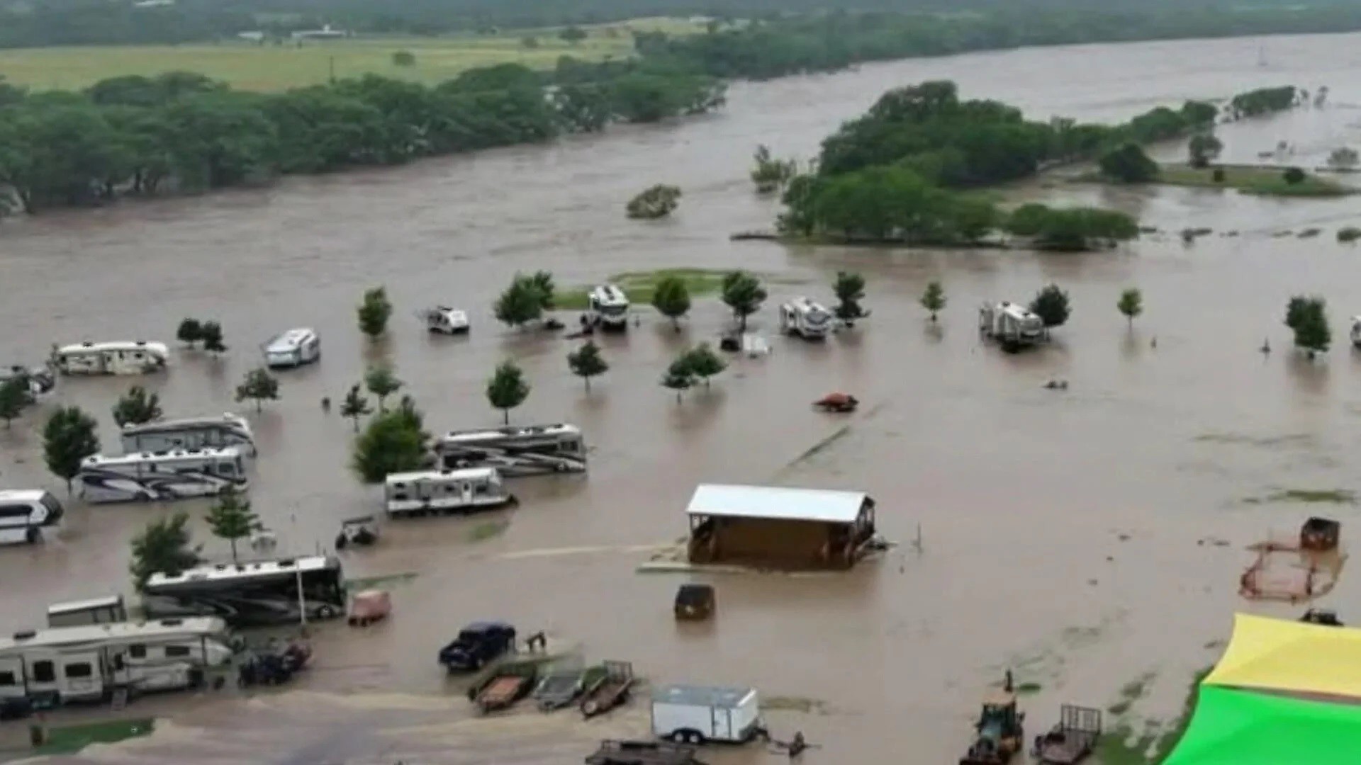 Thảm họa lũ lụt ở bang Texas, Mỹ (ảnh: CBS News)