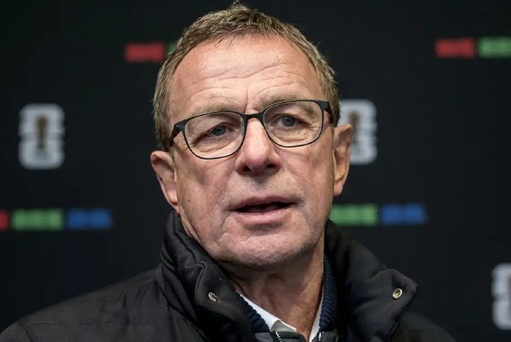 HLV&nbsp;Ralf Rangnick phải nhập viện để phẫu thuật
