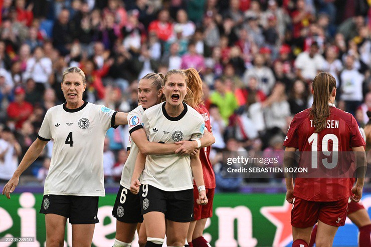 Đức ngược dòng giành chiến thắng trước Đan Mạch