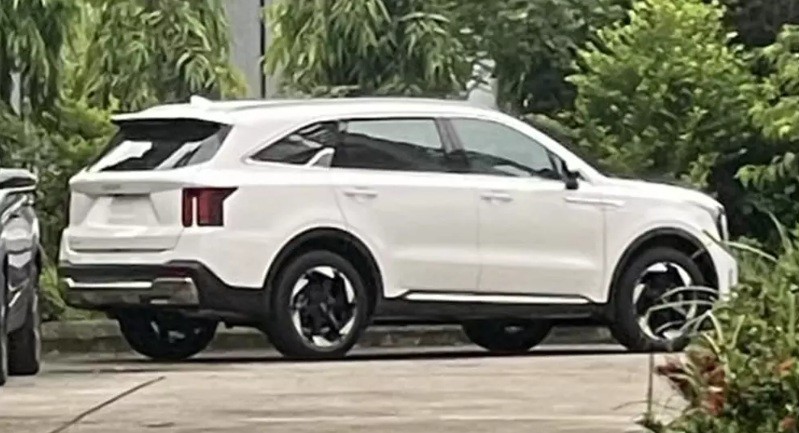 Kia Sorento phiên bản nâng cấp có mặt tại Việt Nam, ngày ra mắt cận kề - 1