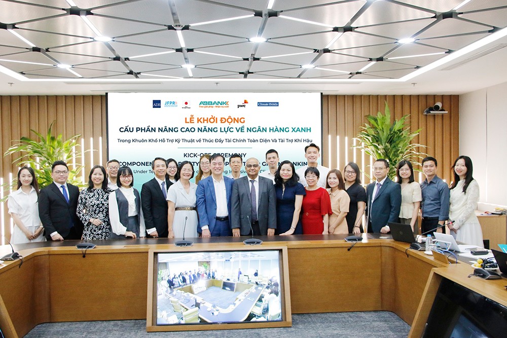 ABBANK chính thức khởi động chương trình “Nâng cao Năng lực về Ngân hàng xanh”. Chương trình do Quỹ Giảm nghèo Nhật Bản tài trợ thông qua ADB. Chương trình Nâng cao Năng lực do PwC thực hiện