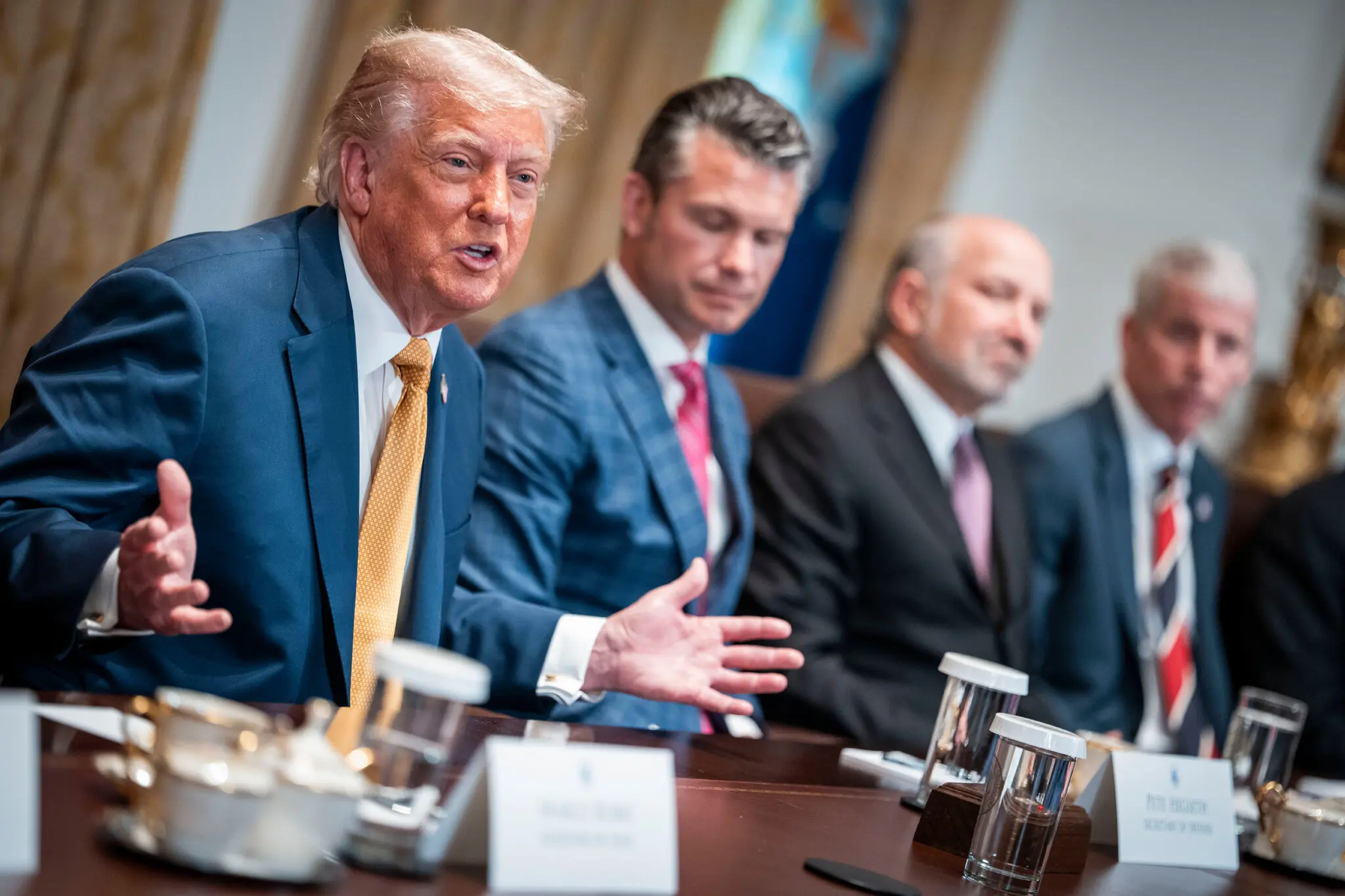Ông Trump phát biểu trong cuộc họp nội các ngày 8/7 ở Nhà Trắng. Ảnh: New York Times.