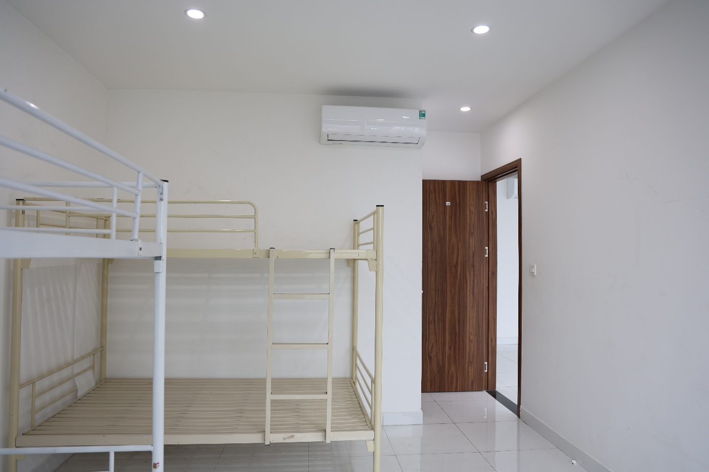 Trường Đại học Trưng Vương nhận Bằng khen của UBND tỉnh Vĩnh Phúc vì thành tích xuất sắc năm học 2024–2025 - 7