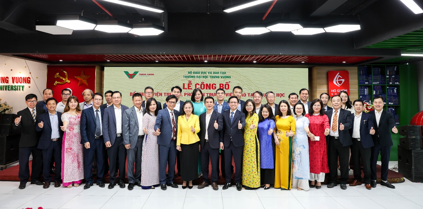 Trường Đại học Trưng Vương nhận Bằng khen của UBND tỉnh Vĩnh Phúc vì thành tích xuất sắc năm học 2024–2025 - 8