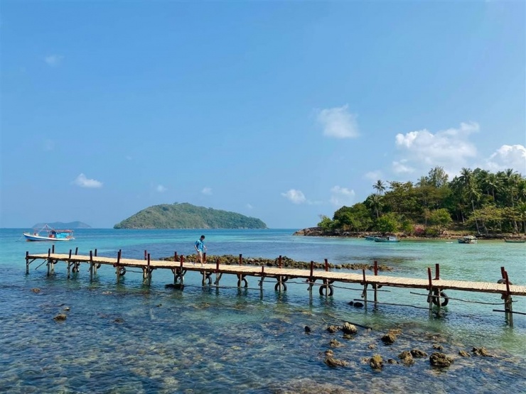 Không chỉ nổi tiếng với miếu Bà Chúa Xứ, núi Cấm, rừng tràm Trà Sư, An Giang sau sáp nhập còn sở hữu những viên ngọc biển đảo của Kiên Giang như Phú Quốc, Nam Du, Thổ Chu. Đây là một trong số ít tỉnh thành hội tụ đầy đủ núi, đồng bằng, rừng ngập mặn và biển đảo – lý tưởng cho các tuyến du lịch liên vùng. Ảnh Traveloka