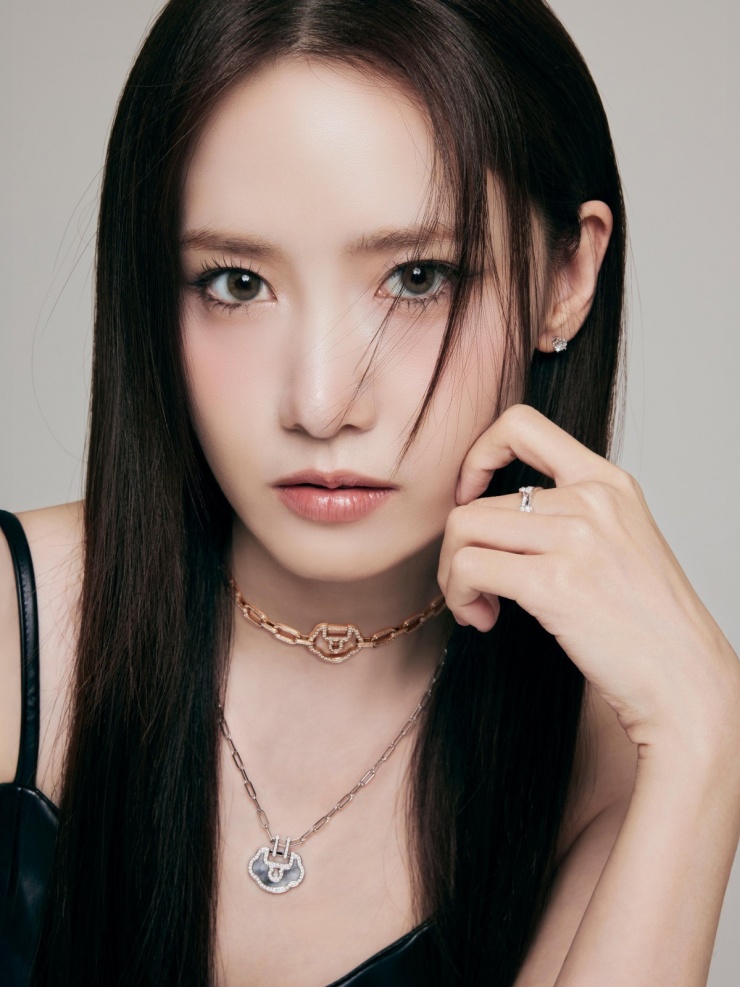 Hiện Yoona làm đại sứ hình ảnh, hợp tác với khoảng 15 thương hiệu quốc tế lẫn nội địa. Ảnh: Qeelin