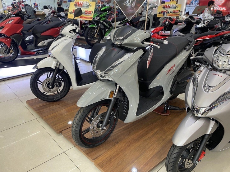 Giá xe SH mới nhất giảm kịch sàn, có bản thấp hơn cả niêm yết, hiện tượng hiếm thấy của xe máy Honda - 1