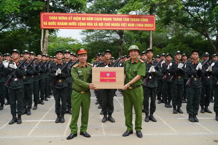 &#39;Hoa thép&#39; nở trên thao trường - 14