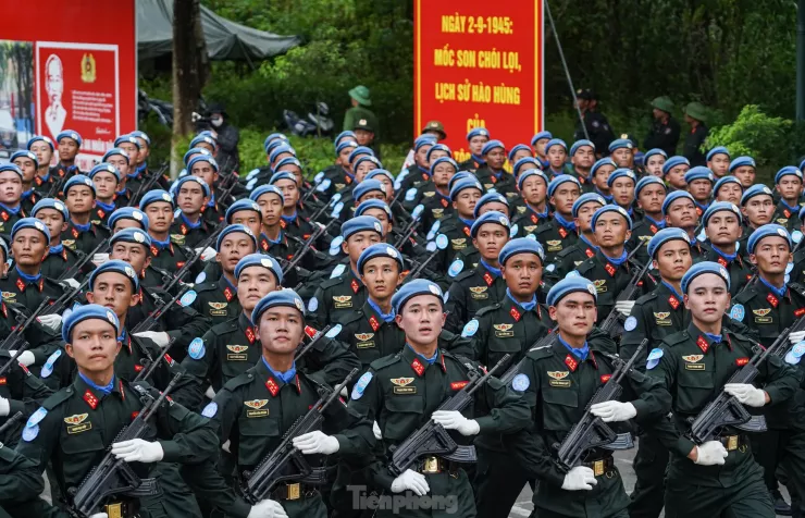 Chiến sĩ CAND vượt nắng, rèn ý chí trên thao trường A80 - 2