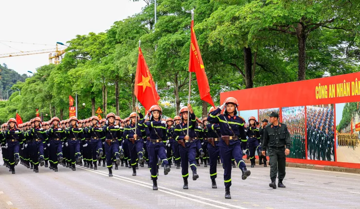 Chiến sĩ CAND vượt nắng, rèn ý chí trên thao trường A80 - 3