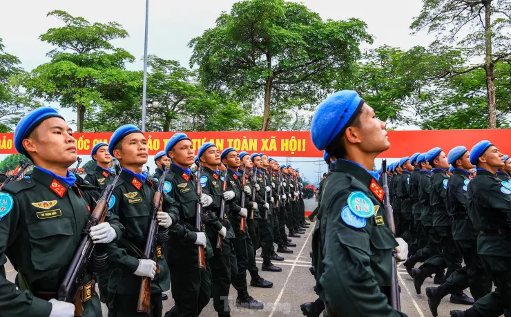 Chiến sĩ CAND vượt nắng, rèn ý chí trên thao trường A80 - 13