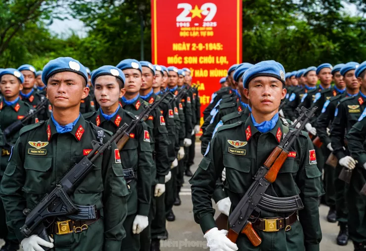 Chiến sĩ CAND vượt nắng, rèn ý chí trên thao trường A80 - 17