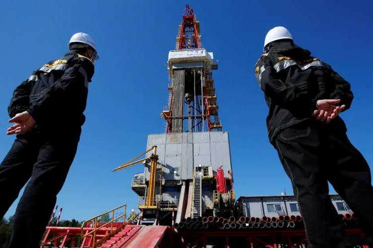 Giàn khoan tại mỏ dầu Prirazlomnoye thuộc sở hữu của Rosneft bên ngoài thành phố Nefteyugansk, Tây Siberia, Nga. Ảnh: Theedgemalaysia