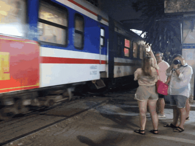 CSGT kiểm tra đột xuất phố đường tàu Khâm Thiên - Lê Duẩn xử lý nhiều sai phạm